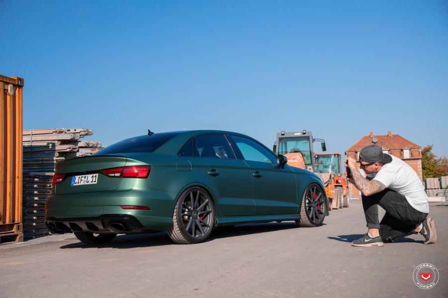  Audi RS3 Sedan on Vossen Wheels (VPS-301) 2018 года  (фото 20 из 57)